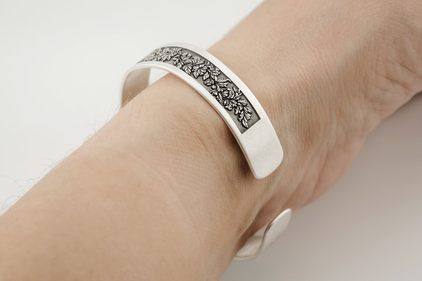 Bracelet, Sterling Cuff Botanical Vine 9mm