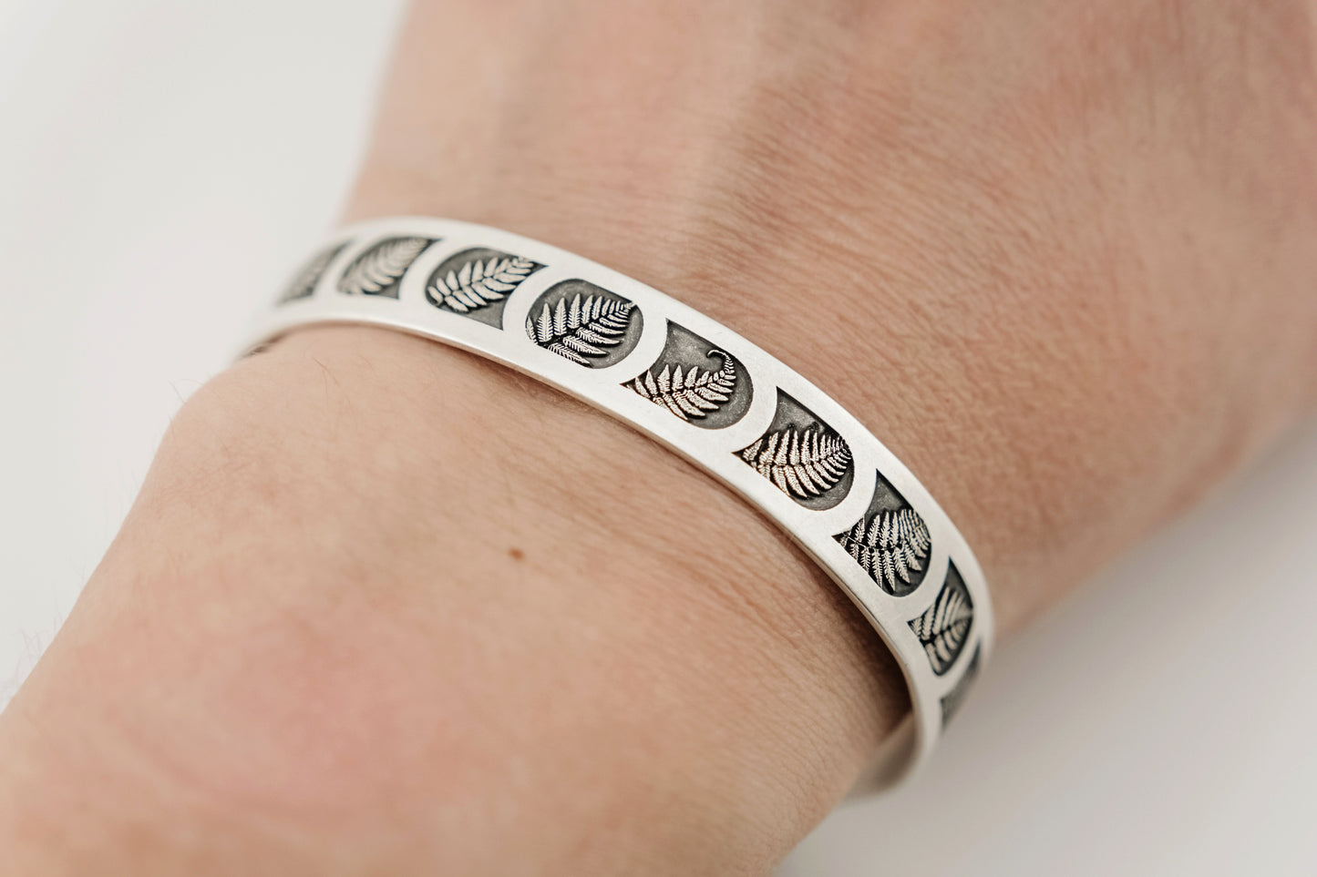 Bracelet, Sterling Cuff Stained-Glass Fern 9mm