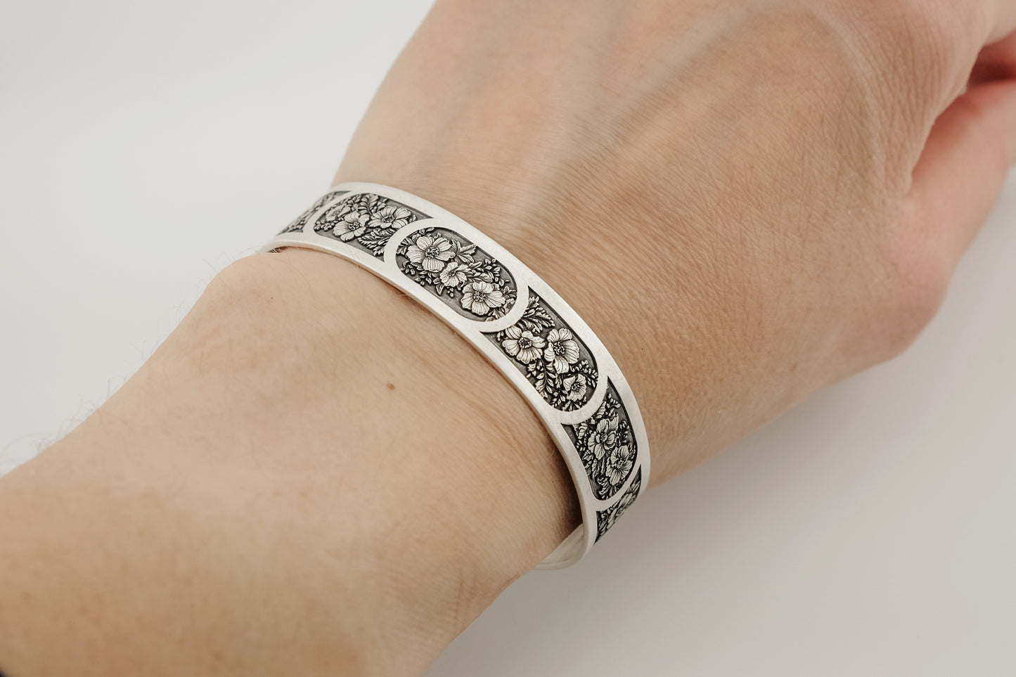 Bracelet, Sterling Cuff Stained-Glass Floral 12mm