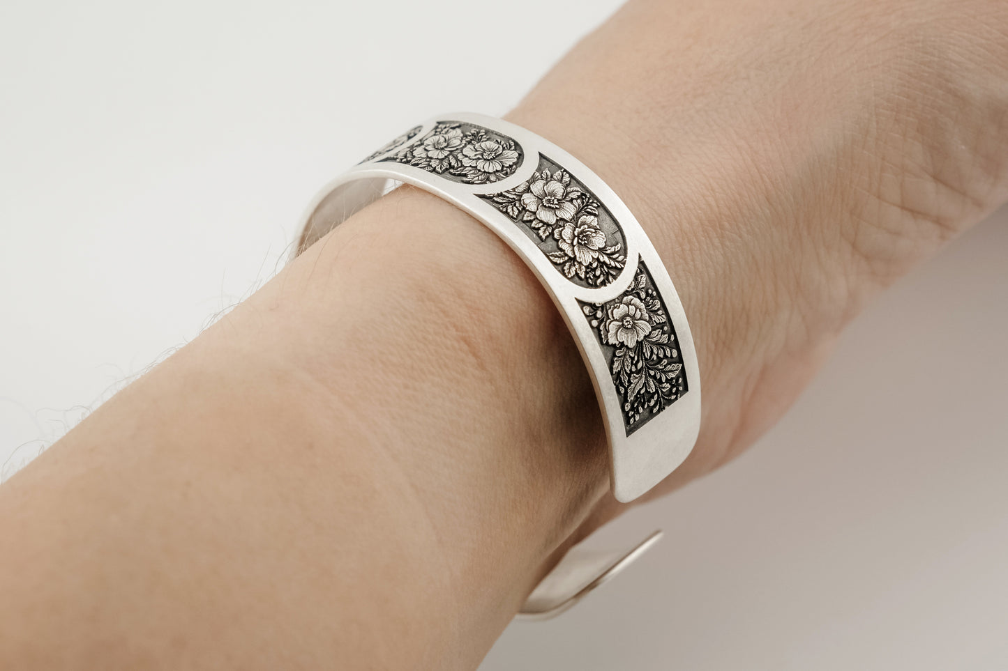 Bracelet, Sterling Cuff Stained-Glass Floral 12mm